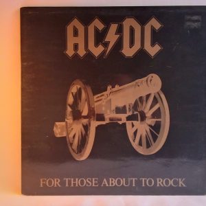 AC/DC: For Those About To Rock (We Salute You), AC/DC, venta vinilos AC/DC, Hard Rock, venta vinilos de Hard Rock, Tienda vinilos de rock, vinilos Chile, Vinilos Providencia Chile, Vinilos Santiago, venta de vinilos chile, vinilos de época, vinilos de rock Chile